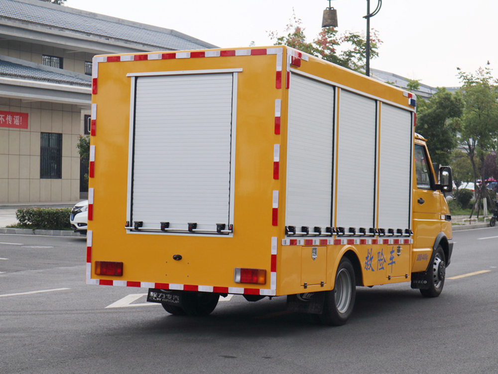 依維柯工程救險(xiǎn)車 依維柯工程救險(xiǎn)車