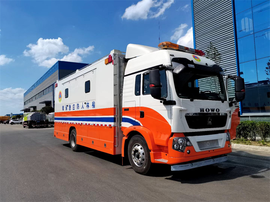 重汽豪沃300人餐車 重汽豪沃300人餐車