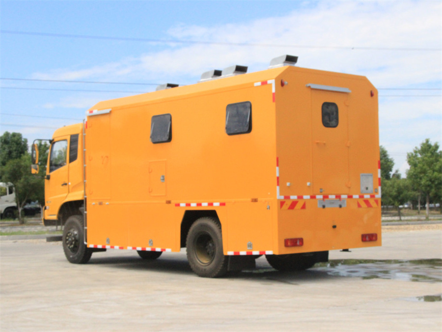 東風四驅自行式炊事車 東風四驅自行式炊事車