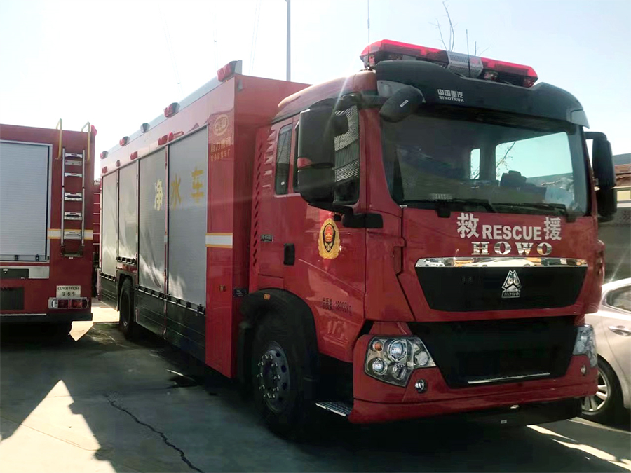 重汽豪沃移動(dòng)凈水車(chē)