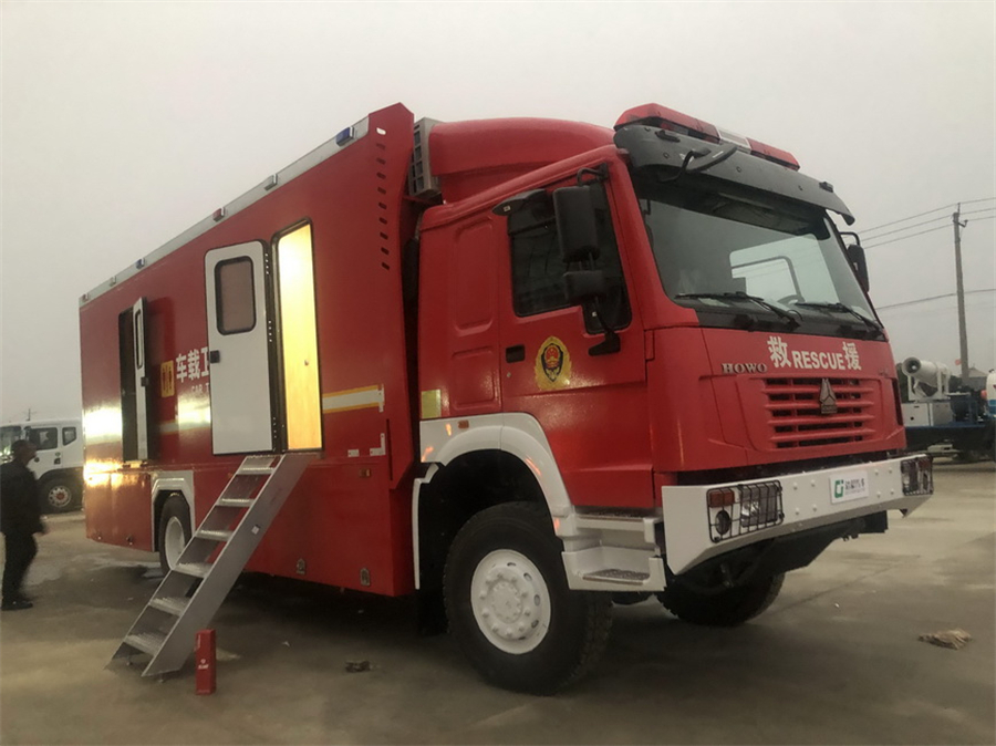 重汽豪沃6坑廁所車(chē)