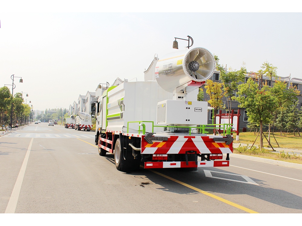 東風(fēng)多利卡D9霧炮車國六10立方/50-100米霧炮 東風(fēng)多利卡D9霧炮車國六10立方/50-100米霧炮