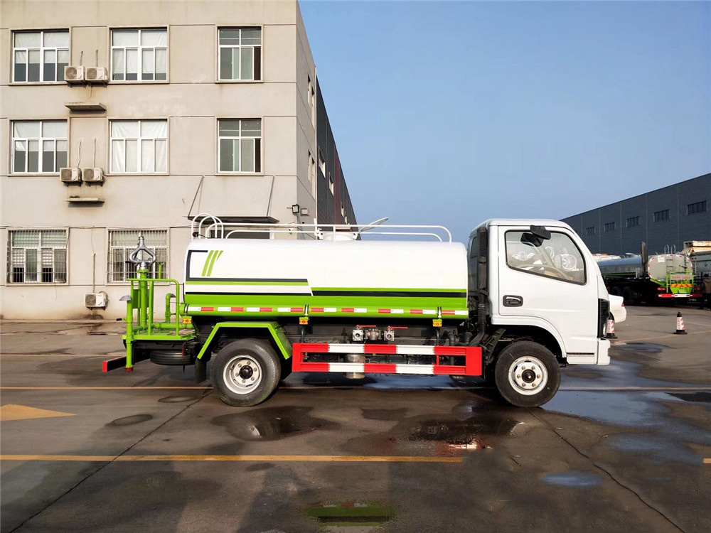 國(guó)六5立方東風(fēng)D6 灑水車 國(guó)六5立方東風(fēng)D6 灑水車