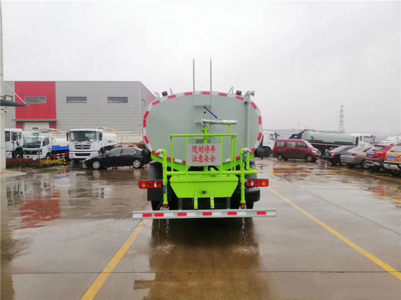 國(guó)六14方東風(fēng)灑水車(chē) 國(guó)六14方東風(fēng)灑水車(chē)