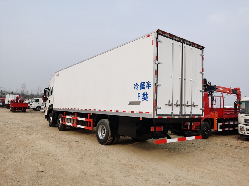 東風天龍KL小三軸冷藏車 東風天龍KL小三軸冷藏車