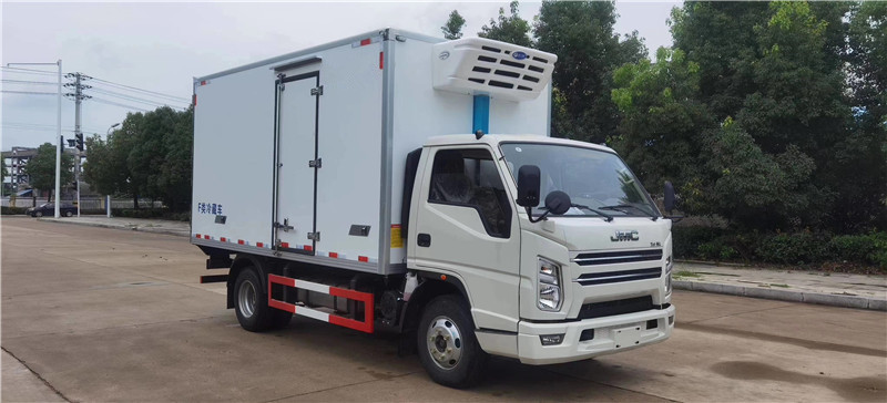 國(guó)六 江鈴順達(dá)寬體4.2米冷藏車(chē) 國(guó)六 江鈴順達(dá)寬體4.2米冷藏車(chē)