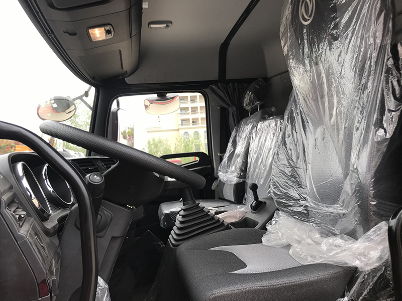 天錦KR小三軸平頂冷藏車