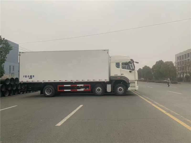 重汽豪翰小三軸高頂雙臥冷藏車 重汽豪翰小三軸高頂雙臥冷藏車