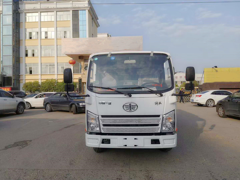 國六3方塵箱 0.8方水箱 藍牌解放掃路車 國六3方塵箱 0.8方水箱 藍牌解放掃路車