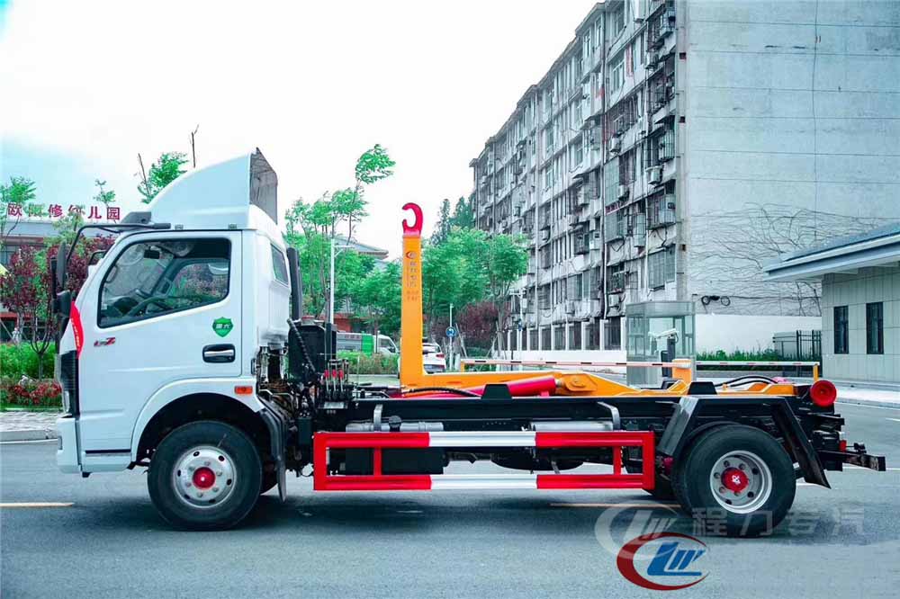 國六7-8方東風(fēng)D7 勾臂垃圾車 國六7-8方東風(fēng)D7 勾臂垃圾車