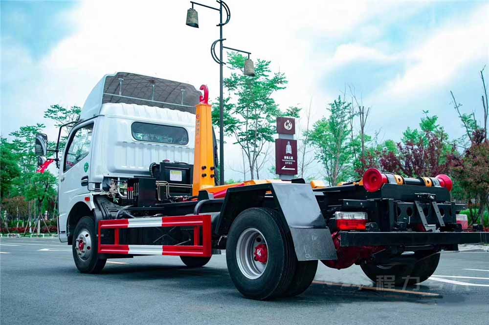 國六7-8方東風(fēng)D7 勾臂垃圾車 國六7-8方東風(fēng)D7 勾臂垃圾車