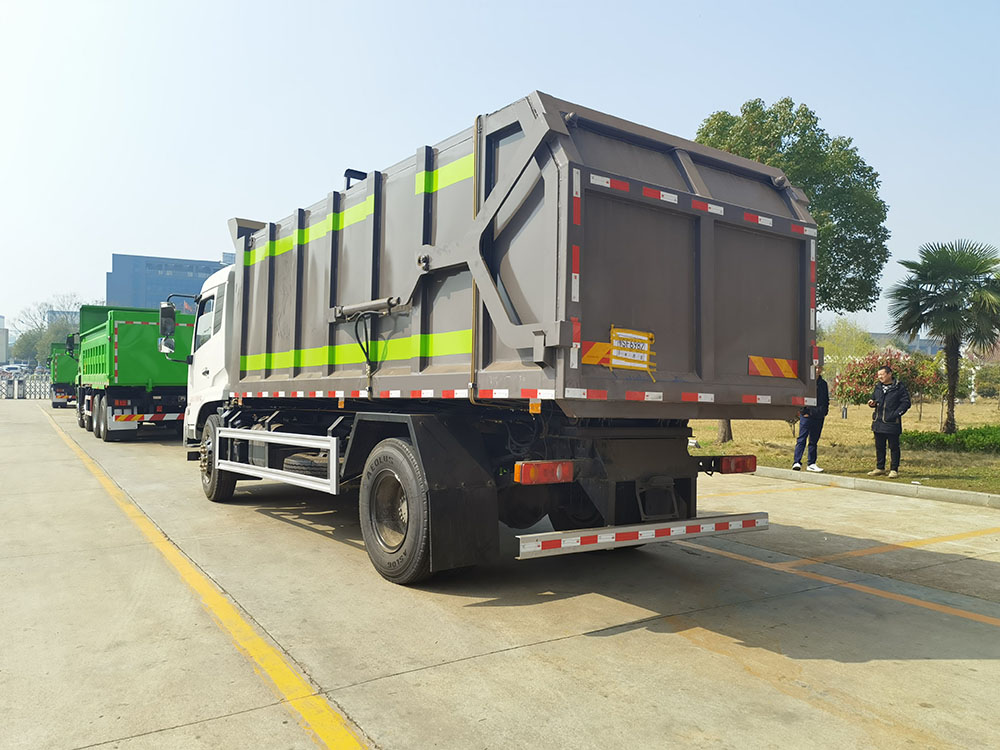 東風天錦掛桶垃圾車 東風天錦掛桶垃圾車