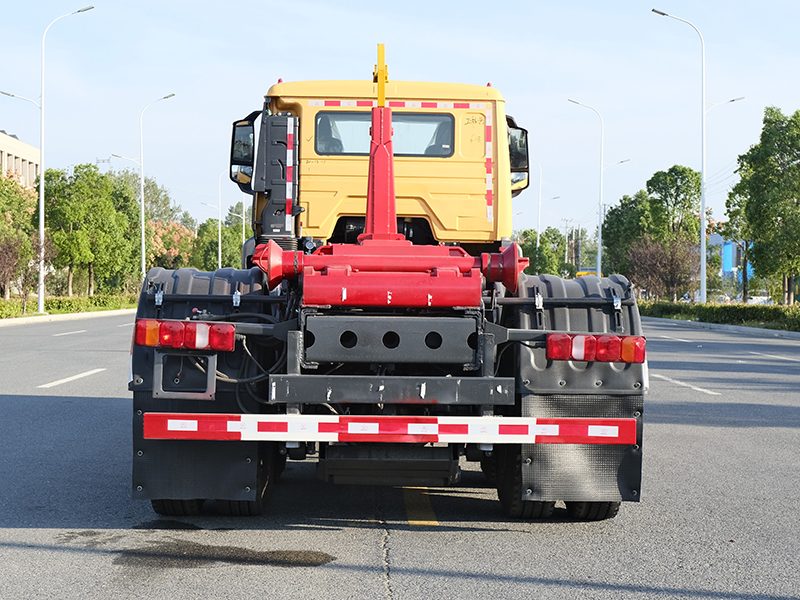 重汽浩瀚后雙橋18方勾臂垃圾車 重汽浩瀚后雙橋18方勾臂垃圾車