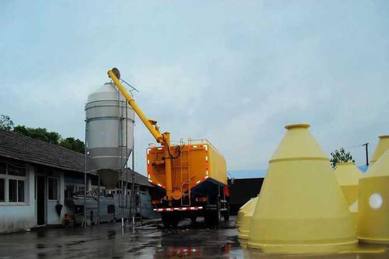 60方散裝飼料運輸半掛車 60方散裝飼料運輸半掛車