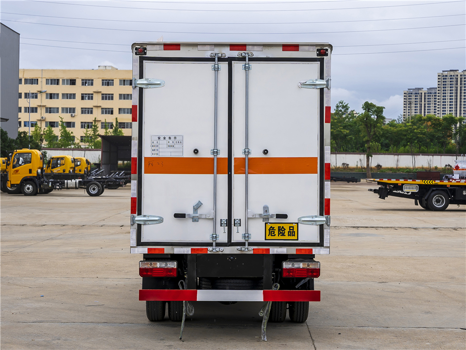 東風途逸3.4米貨廂爆破器材運輸車 東風途逸3.4米貨廂爆破器材運輸車