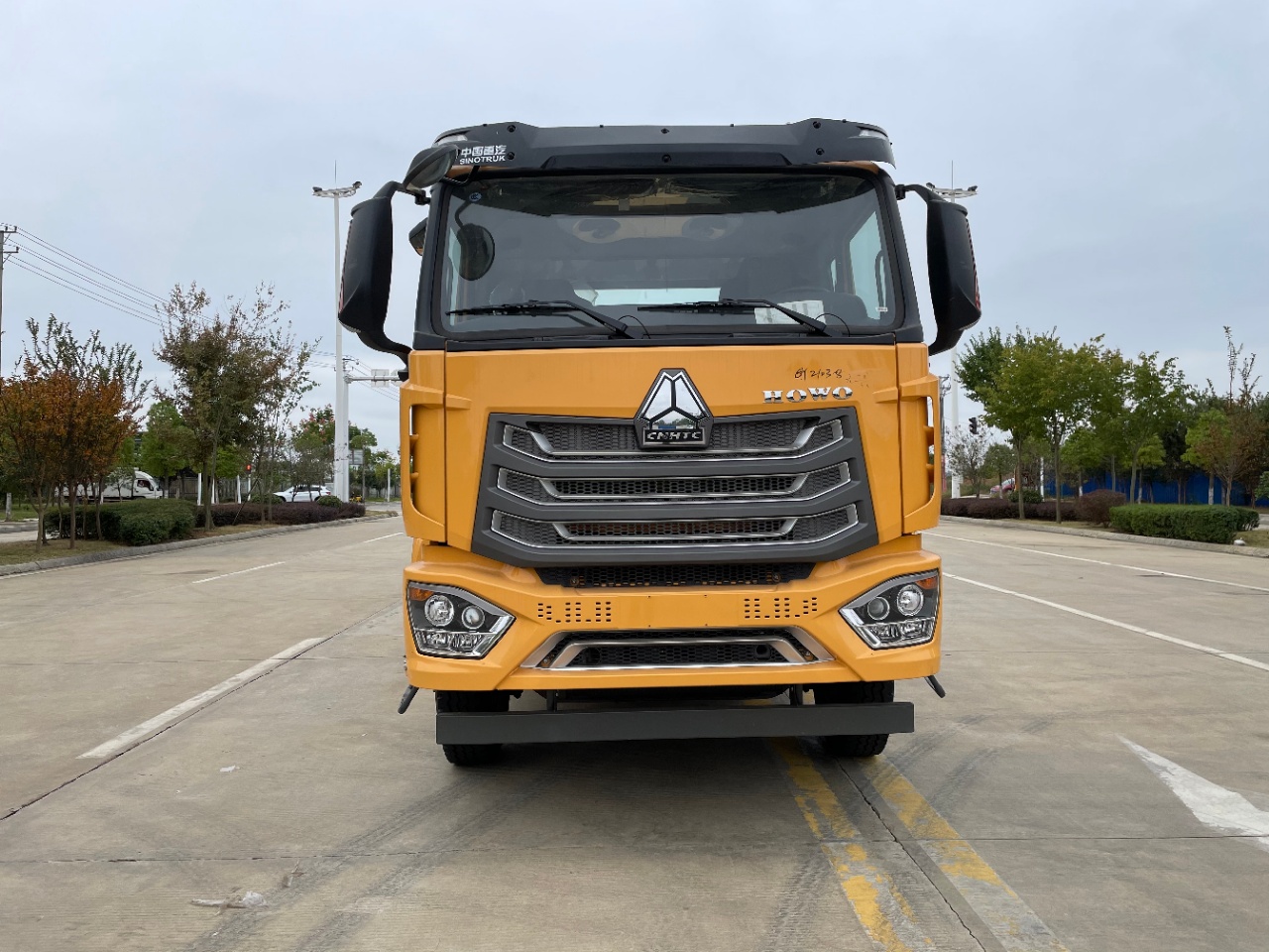 重汽豪沃寬體寬臥單橋大板清障車(chē) 重汽豪沃寬體寬臥單橋大板清障車(chē)