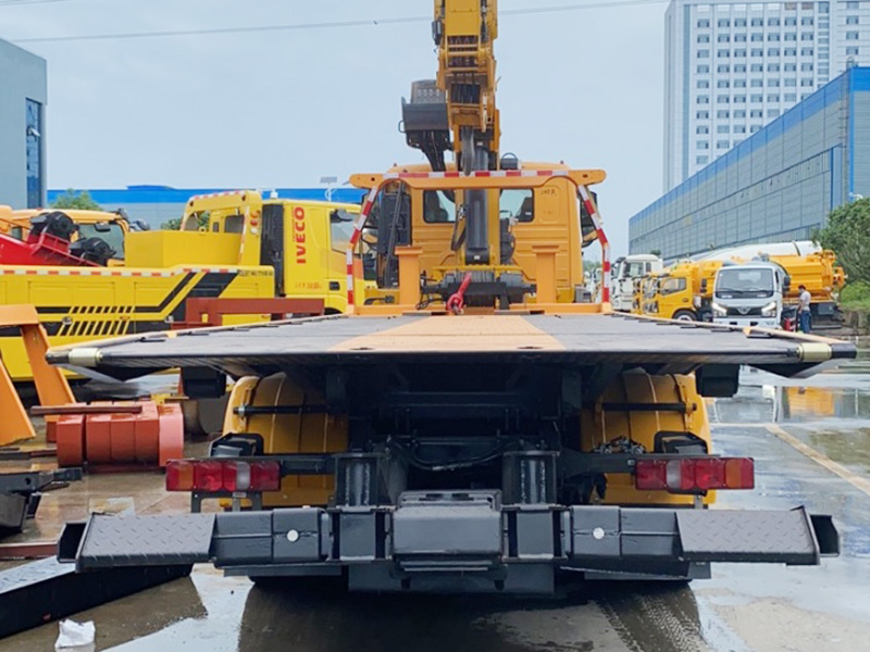 中國重汽帶吊清障車 中國重汽帶吊清障車