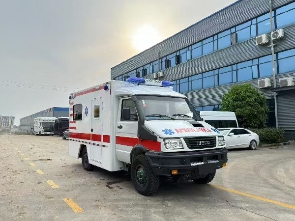 依維柯4X4救護車